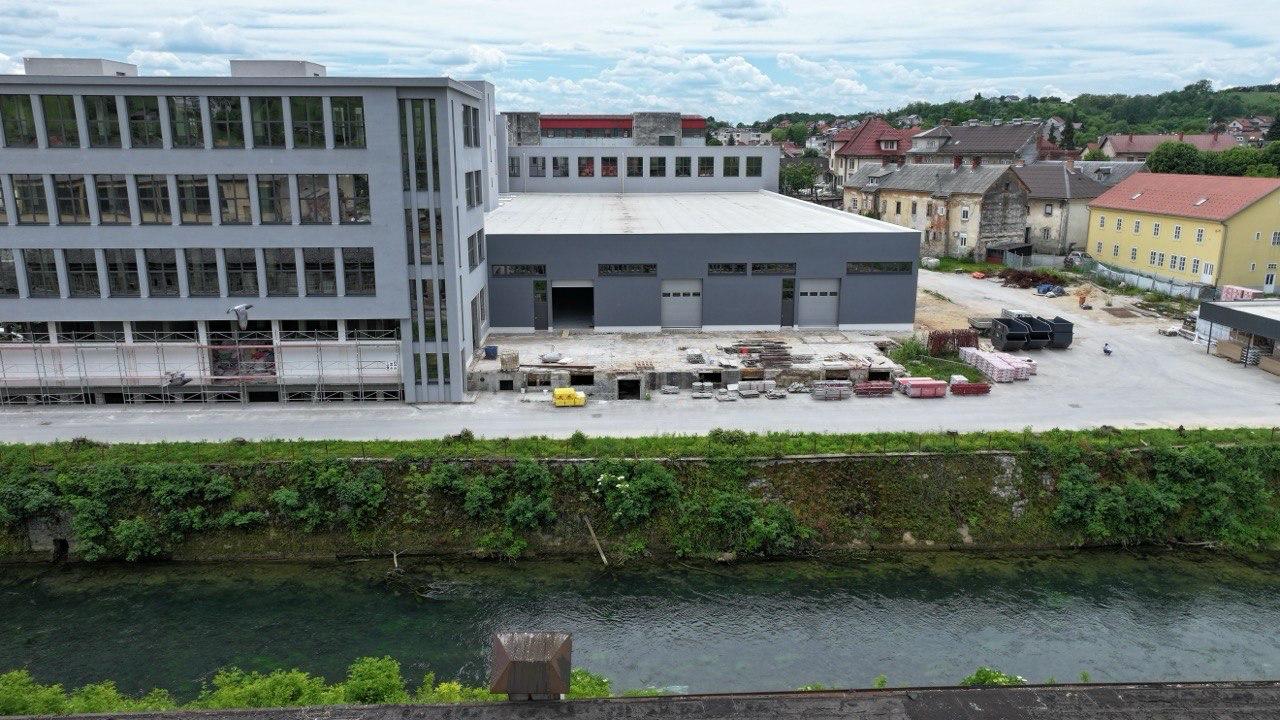 Fluss Mrežnica am Areal