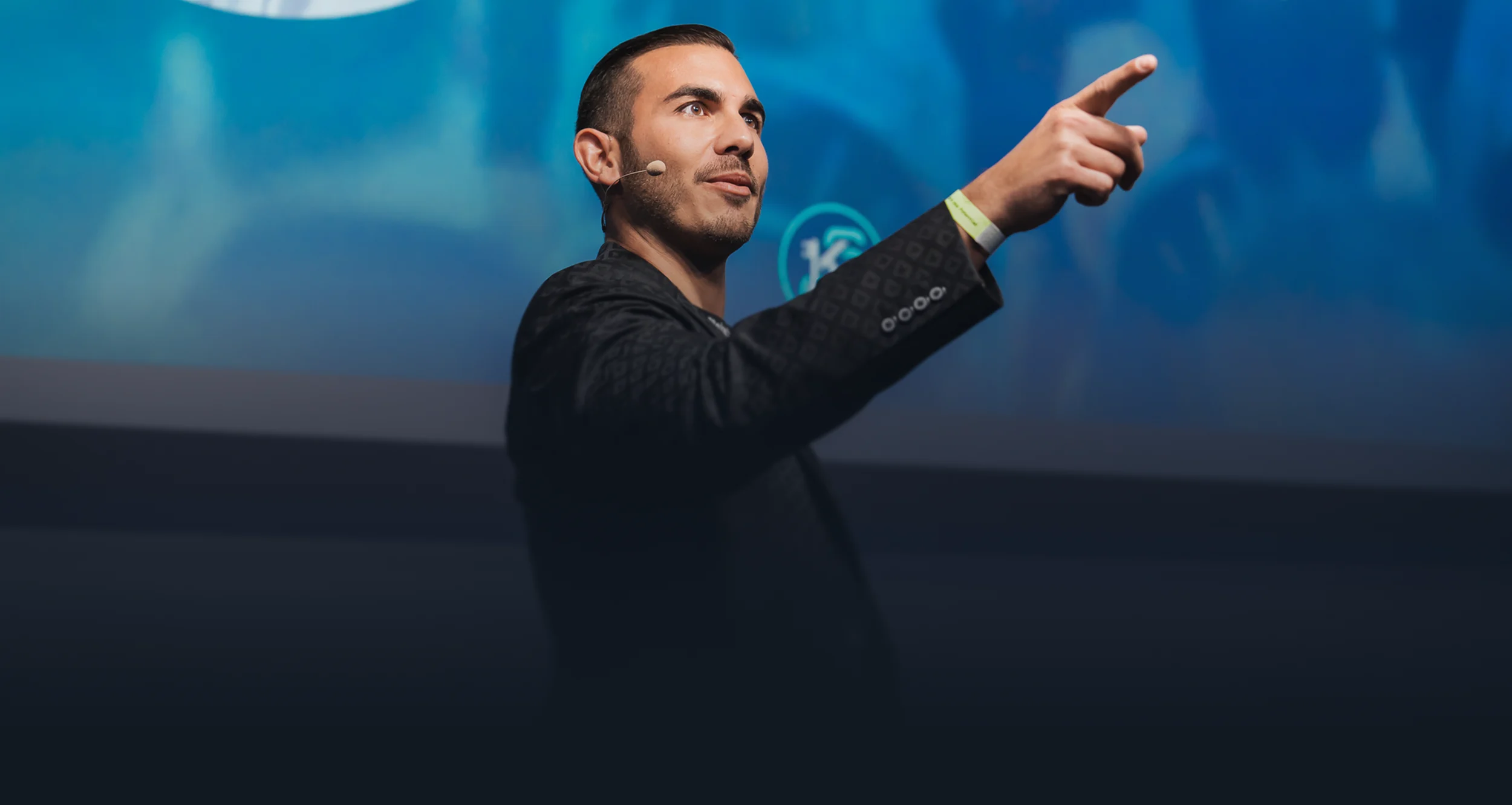Samy El Makarem als Speaker auf der Buehne des Key Summit 2024